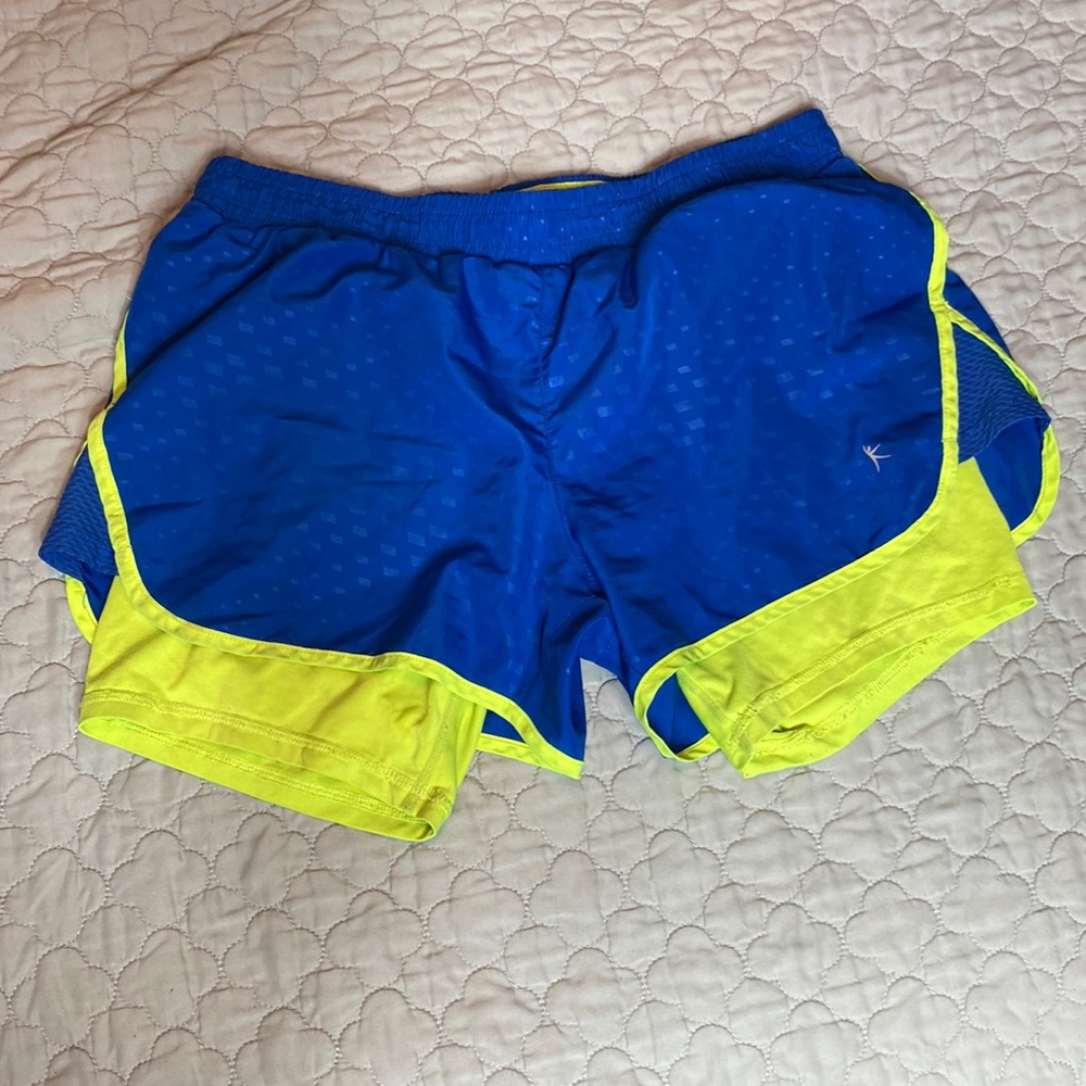 size medium spandex built in
